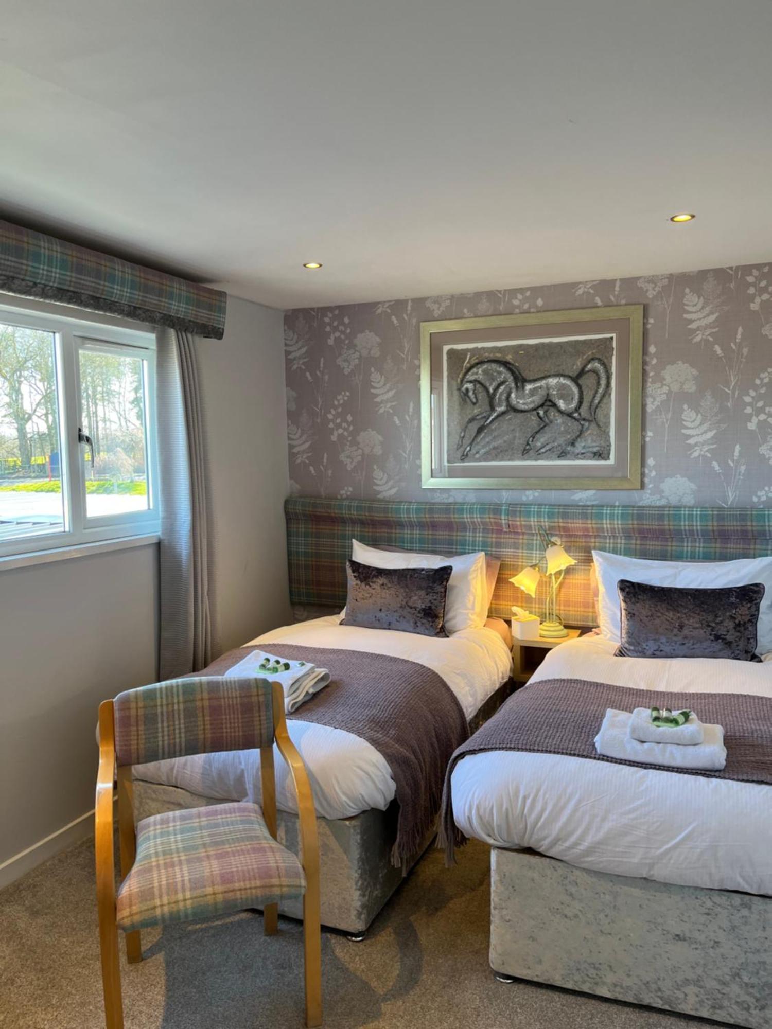 Scottish Equi B&B ลานาร์ก ภายนอก รูปภาพ