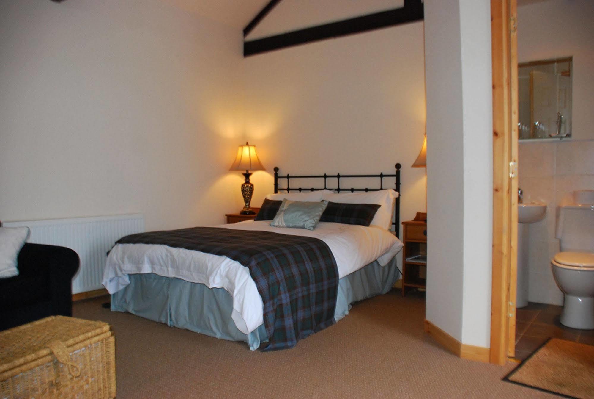 Scottish Equi B&B ลานาร์ก ภายนอก รูปภาพ