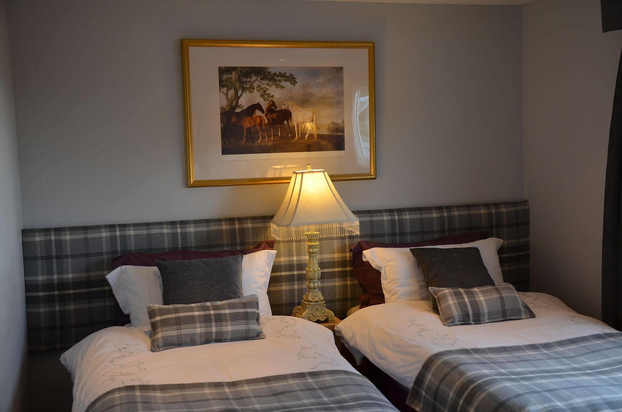 Scottish Equi B&B ลานาร์ก ภายนอก รูปภาพ